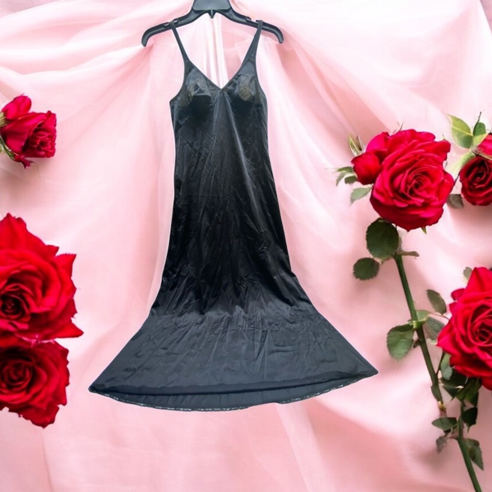 *1A Vanity Fair 34” full slip fitted bust solid black vintage 1950s or 1960s